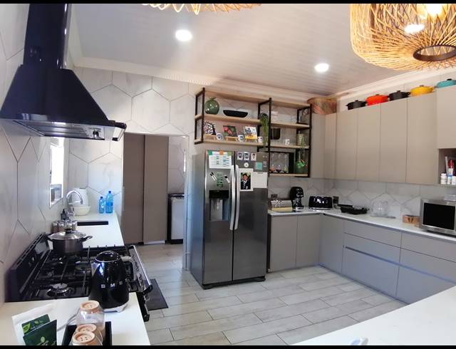 6 BEDROOM FREESTANDING FOR SALE IN WILKOPPIES